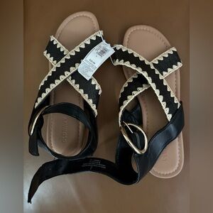 Old Navy Black and Cream Strappy Sandals